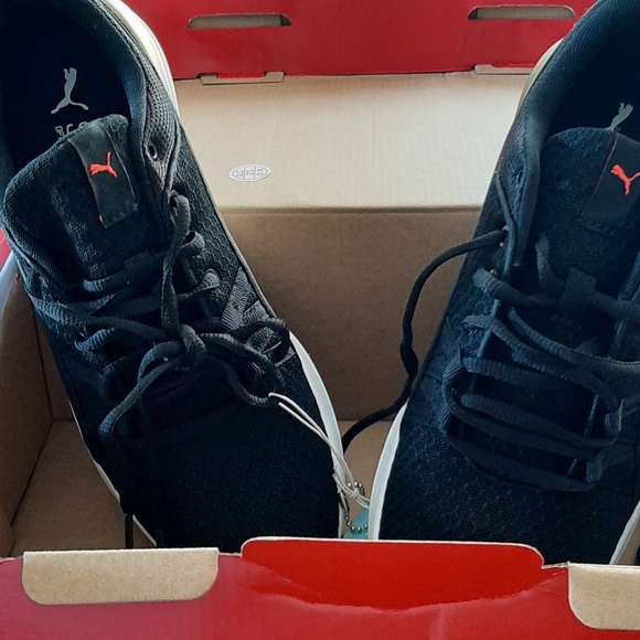 Ladies Puma Sneakers - Picture 6 of 10